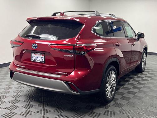 Ruby Flare Pearl 2023 Toyota Highlander Hybrid Platinum