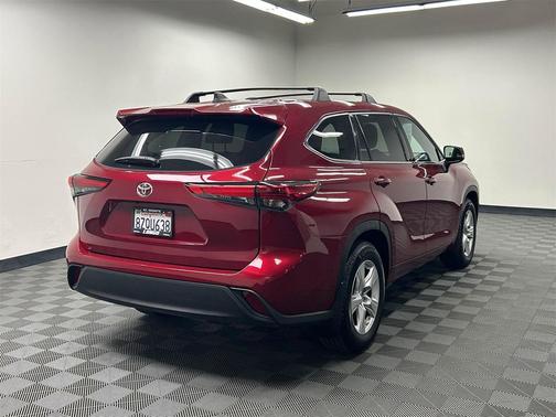 2022 Toyota Highlander LE