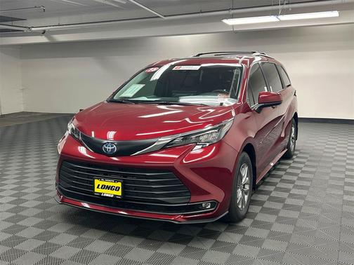 2025 Toyota Sienna XLE