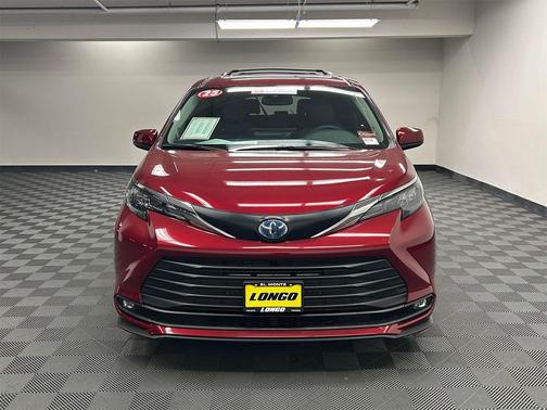 2025 Toyota Sienna XLE