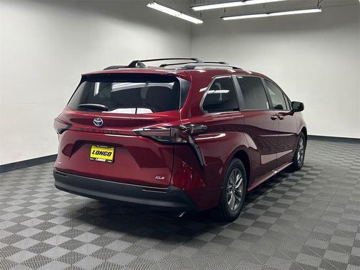 2025 Toyota Sienna XLE