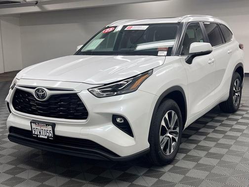 Wind Chill Pearl 2025 Toyota Highlander XLE