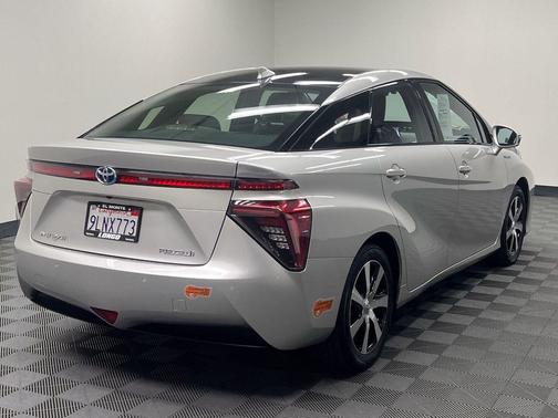 Elemental Silver Metallic 2020 Toyota Mirai Base