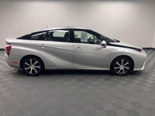 Elemental Silver Metallic 2020 Toyota Mirai Base