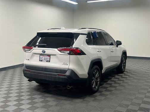2022 Toyota RAV4 Hybrid XLE Premium