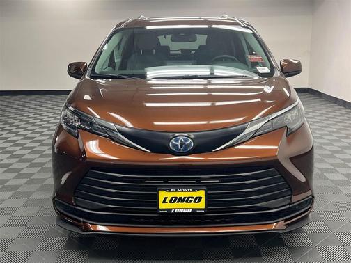 2024 Toyota Sienna LE