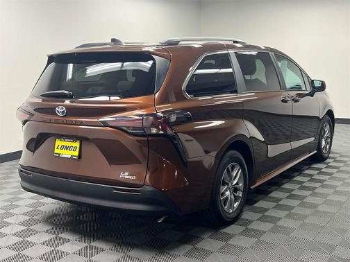 2024 Toyota Sienna LE
