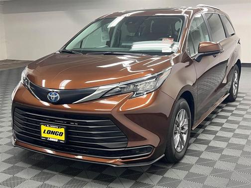 2024 Toyota Sienna LE