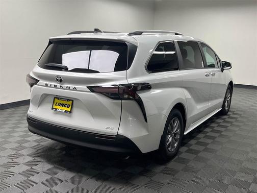 2026 Toyota Sienna XLE
