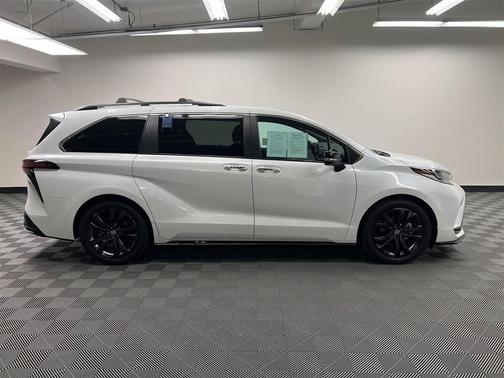2023 Toyota Sienna XSE 7 Passenger