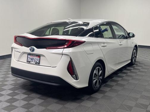 Blizzard Pearl 2017 Toyota Prius Prime Plus