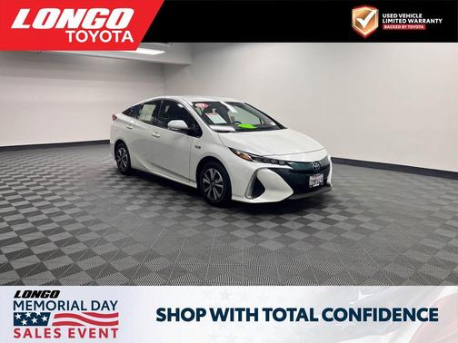 Blizzard Pearl 2017 Toyota Prius Prime Plus