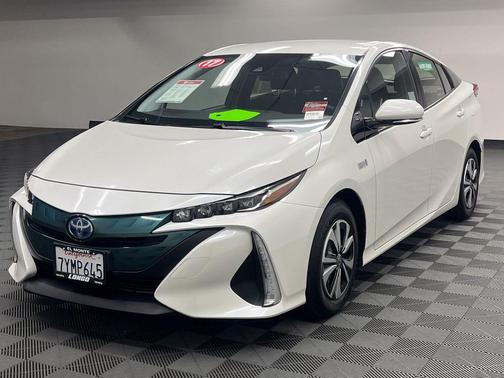 Blizzard Pearl 2017 Toyota Prius Prime Plus