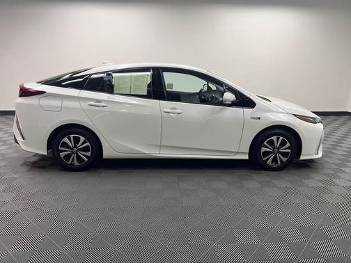 Blizzard Pearl 2017 Toyota Prius Prime Plus