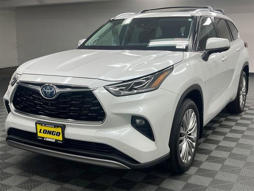 2023 Toyota Highlander Hybrid Platinum