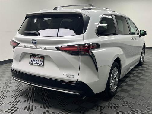 2024 Toyota Sienna Platinum