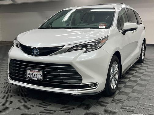 2024 Toyota Sienna Platinum