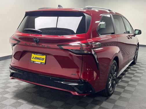 2025 Toyota Sienna XSE 7 Passenger