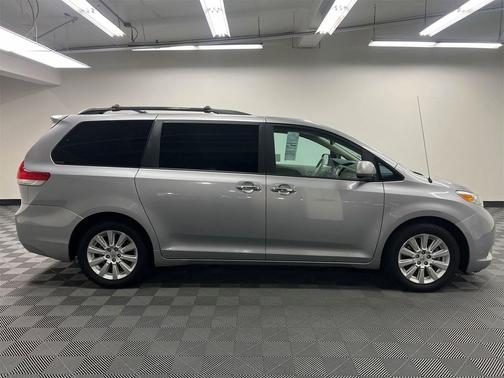 2012 Toyota Sienna XLE