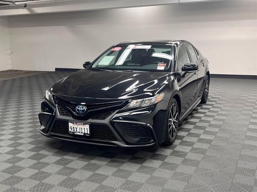 Midnight Black Metallic 2022 Toyota Camry SE