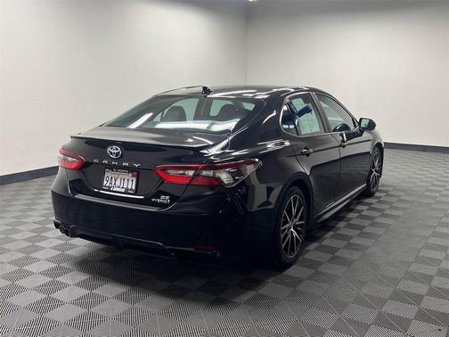 Midnight Black Metallic 2022 Toyota Camry SE