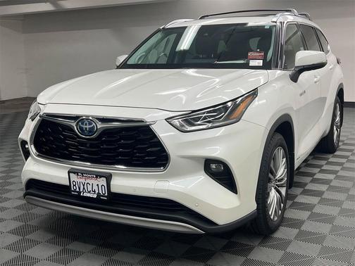 2021 Toyota Highlander Hybrid Platinum