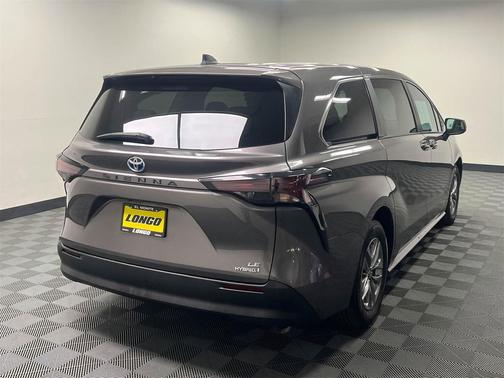 2024 Toyota Sienna LE