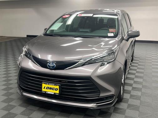 2024 Toyota Sienna LE