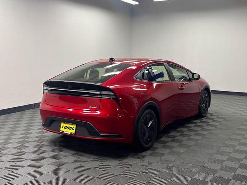 2026 Toyota Prius Plug-In Hybrid SE