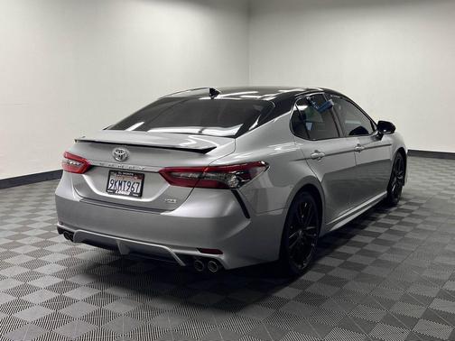 Celestial Silver Metallic/Midnight Black Metallic 2024 Toyota Camry XSE