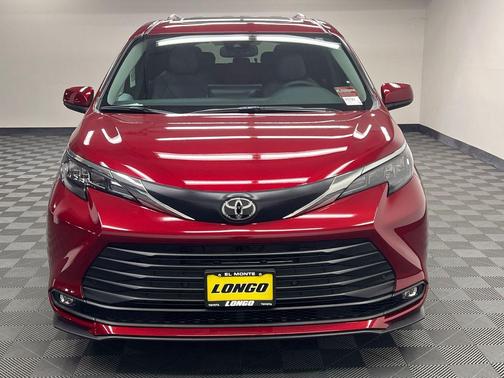 Ruby Flare Pearl 2026 Toyota Sienna XLE