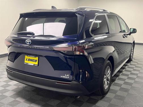2024 Toyota Sienna LE