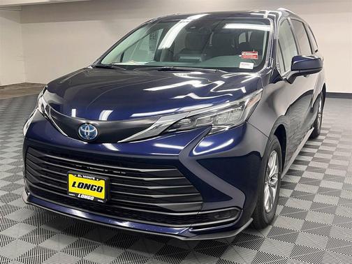 2024 Toyota Sienna LE