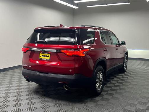 Radiant Red Tintcoat 2023 Chevrolet Traverse LT Cloth