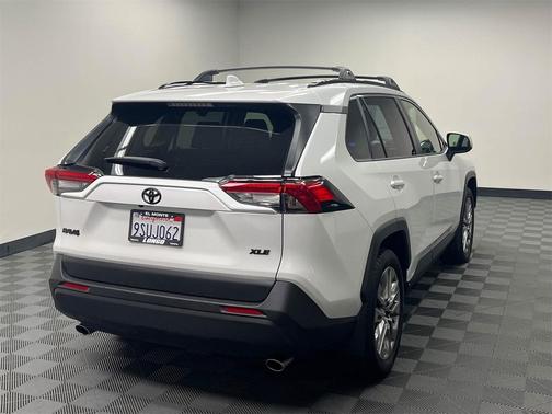 2025 Toyota RAV4 XLE Premium