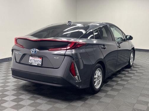 Magnetic Gray Metallic 2022 Toyota Prius Prime XLE