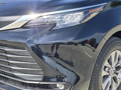 Midnight Black Metallic 2026 Toyota Sienna XLE