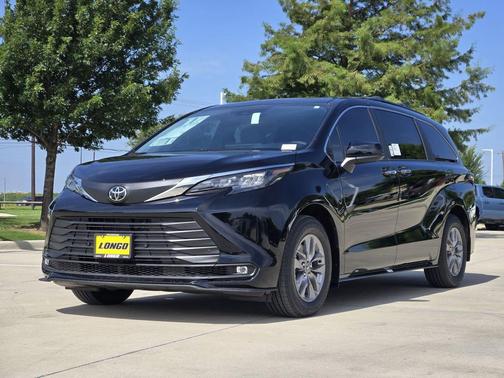 Midnight Black Metallic 2026 Toyota Sienna XLE