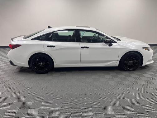 2022 Toyota Avalon Hybrid XSE