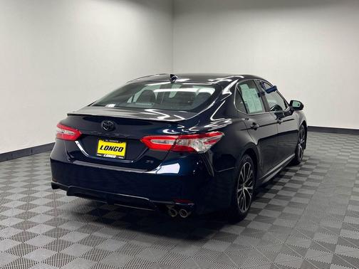 Galactic Aqua Mica 2020 Toyota Camry SE