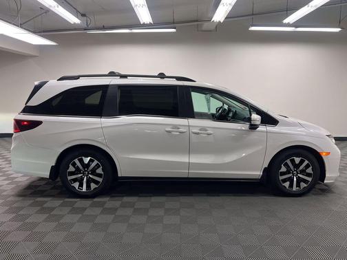 Platinum White 2025 Honda Odyssey EX-L