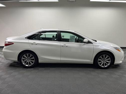 2017 Toyota Camry Hybrid XLE