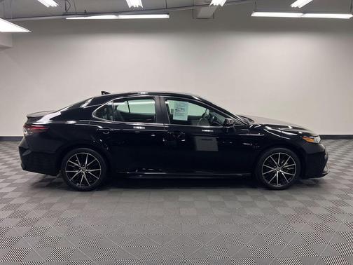 Midnight Black Metallic 2024 Toyota Camry SE