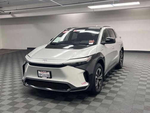 Elemental Silver Metallic 2024 Toyota bZ4X XLE
