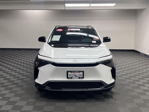 Wind Chill Pearl 2023 Toyota bZ4X XLE