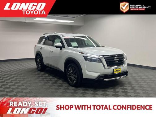 Everest White Pearl Tricoat 2025 Nissan Pathfinder SL FWD