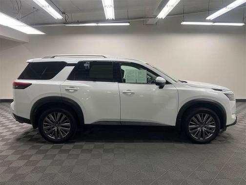 2025 Nissan Pathfinder SL FWD