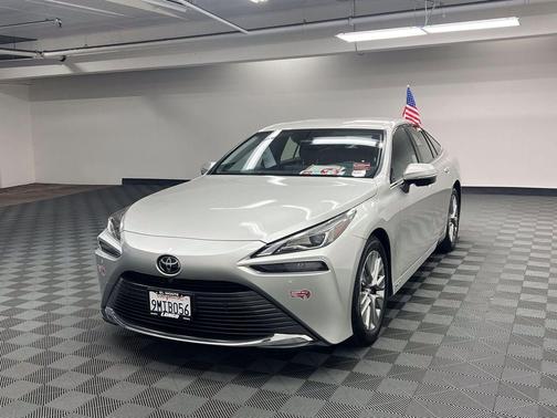 Elemental Silver Metallic 2024 Toyota Mirai Base