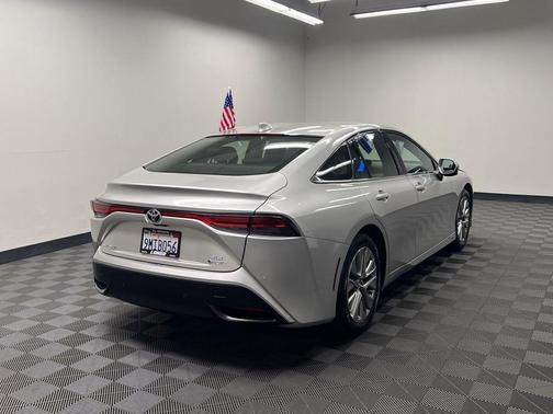 Elemental Silver Metallic 2024 Toyota Mirai Base
