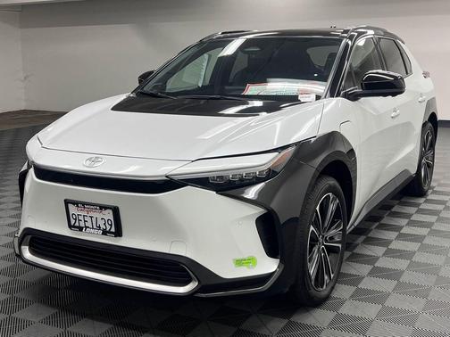 Wind Chill Pearl w/Black Roof 2023 Toyota bZ4X Limited